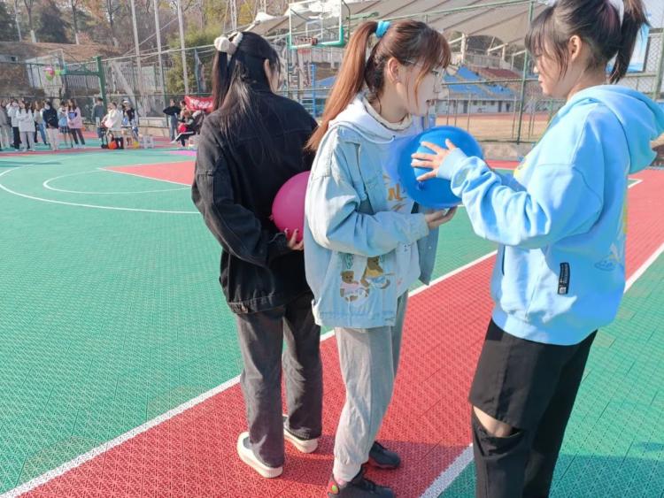 五人制足比赛规则_五人六足游戏规则_五人足球规则小常识